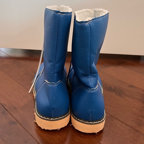 Blue Faux Leather Sherpa Lined Slipper Boots, size 8 - Picture 2 of 7